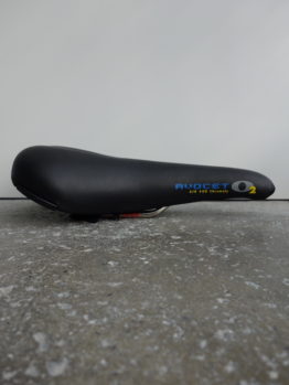 Avocet O2 Air 40R saddle for MTB and road