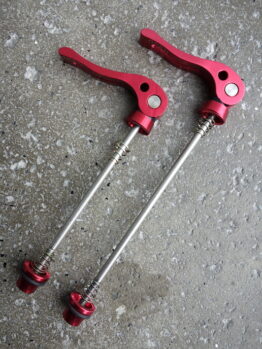Fred Salmon quick release skewers - Red