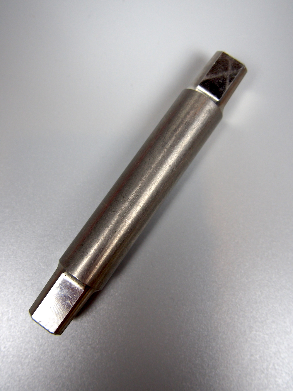 Klein pressfit Titanium bottom bracket axle – 107mm