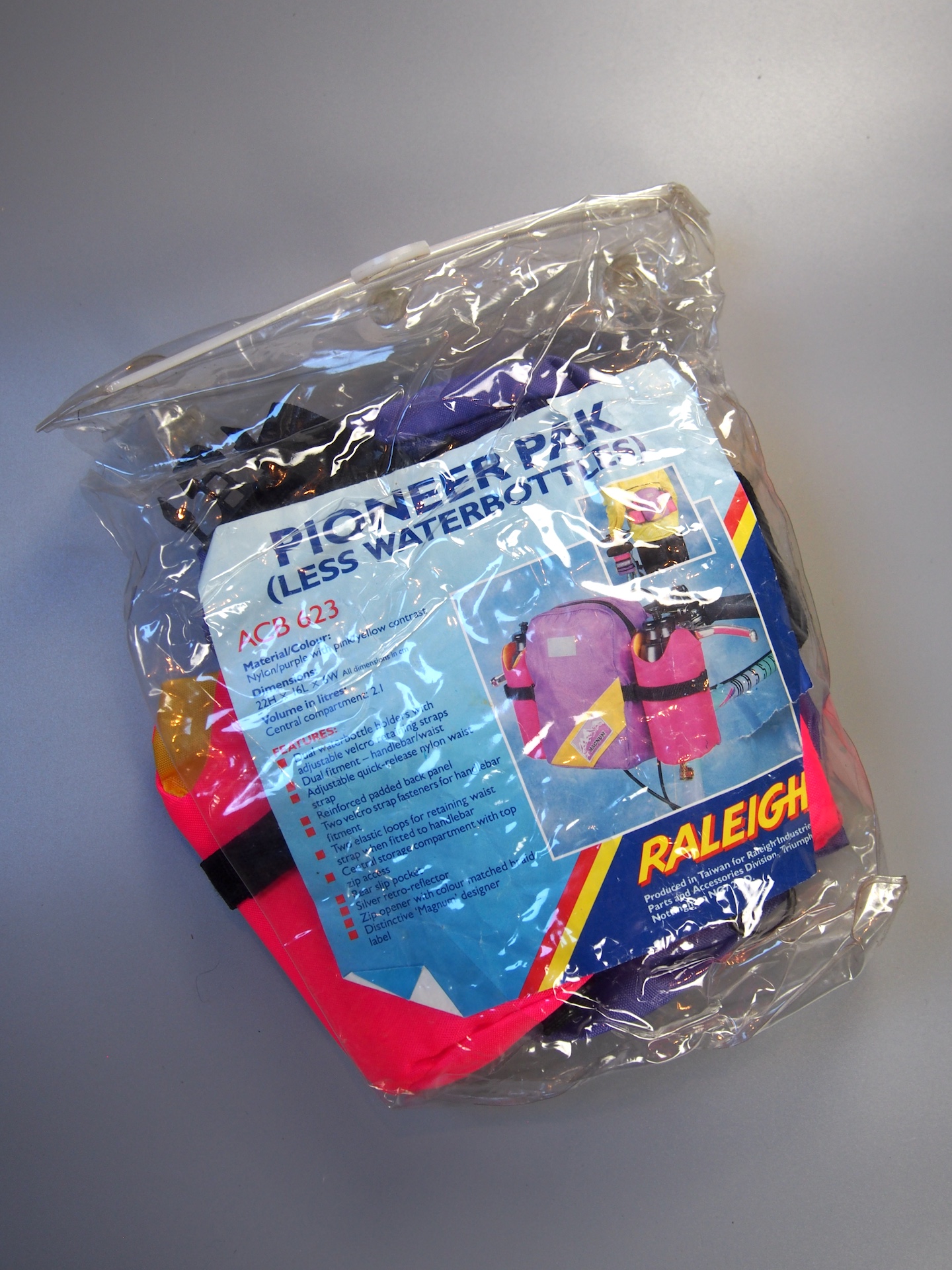 Raleigh Pioneer Pak handlebar / bum bag – Purple / Neon pink