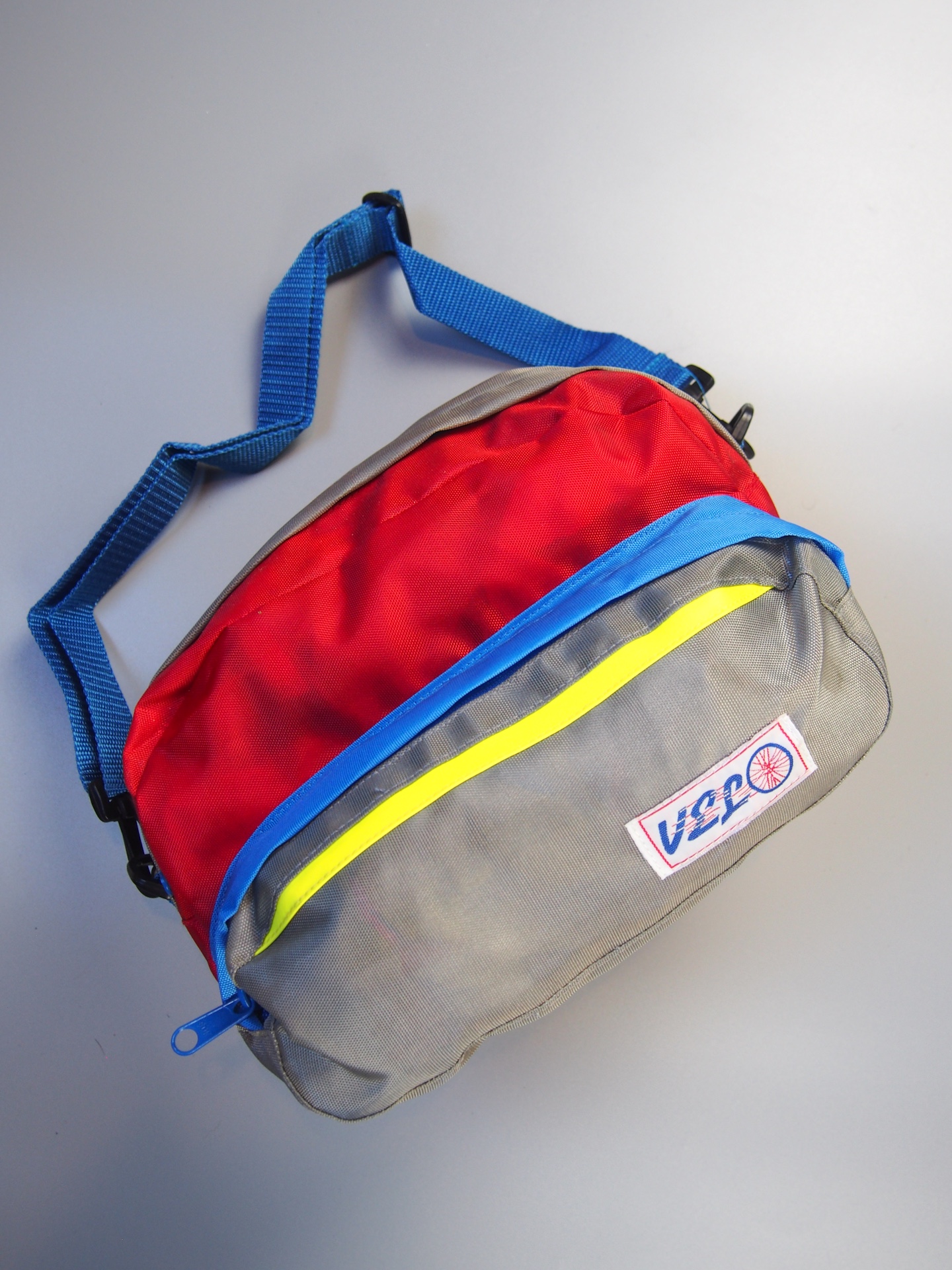 Velo Deluxe saddle bag – Red / Grey / Blue 2 Velo Deluxe saddle bag – Red / Grey / Blue